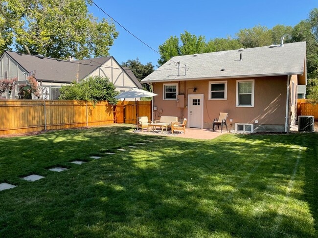 Building Photo - North End Beauty with Bonus Space & Garage!