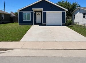 Building Photo - 1516 E 8th St