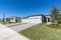 Building Photo - Beautiful Villa, ready to make it your home.