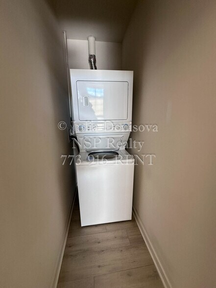 Building Photo - 3207 N Narragansett Ave