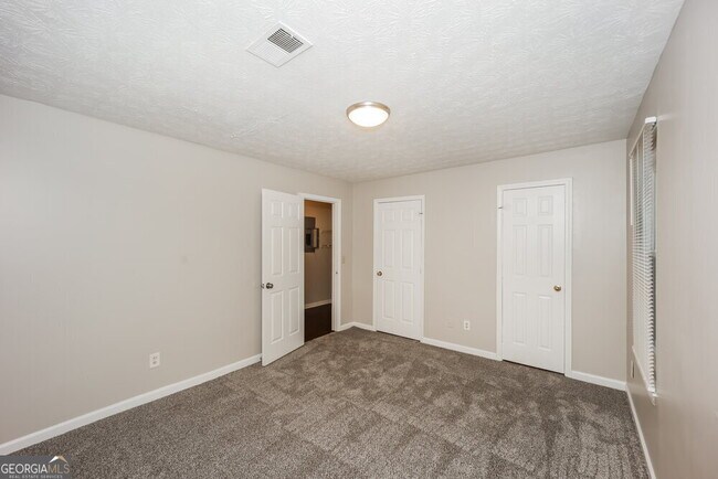 Building Photo - 6155 Forrest Ave