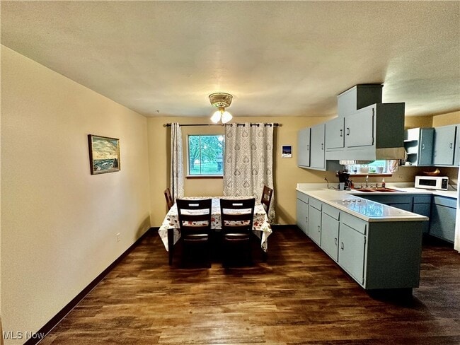 Building Photo - 1370 W Vine St