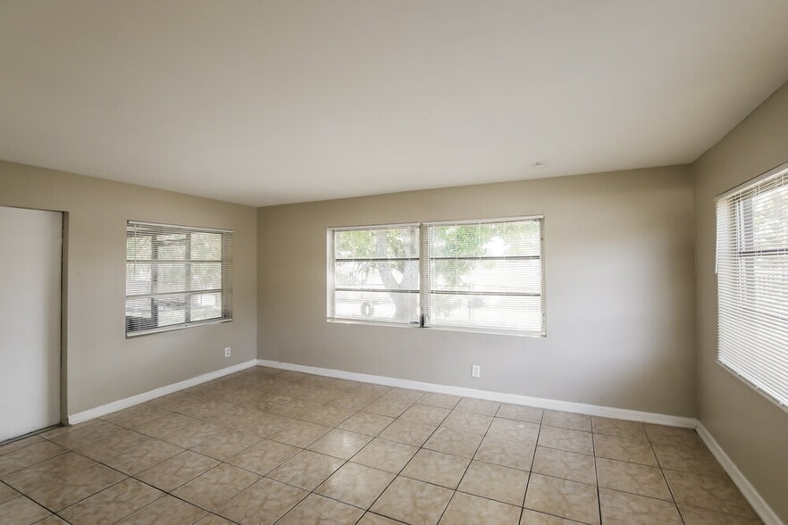 Building Photo - 2890 NW 20th St