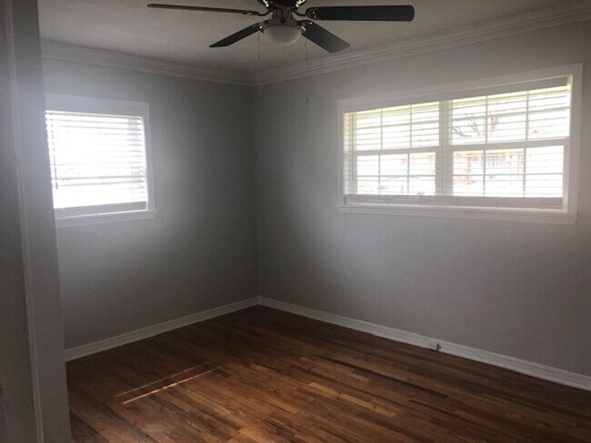 Building Photo - 2707 Royal Rd