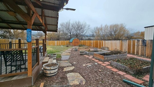 Building Photo - Fully Furnished Studio with Fenced Yard