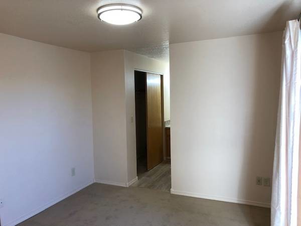 Building Photo - 2008 NE Patterson Ct