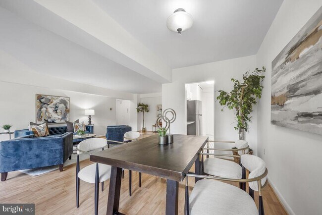 Building Photo - 4201 Cathedral Ave NW