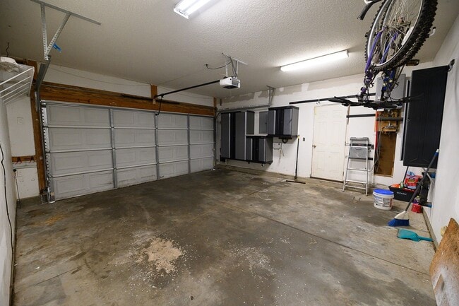 Building Photo - 2000 Lannigan Dr