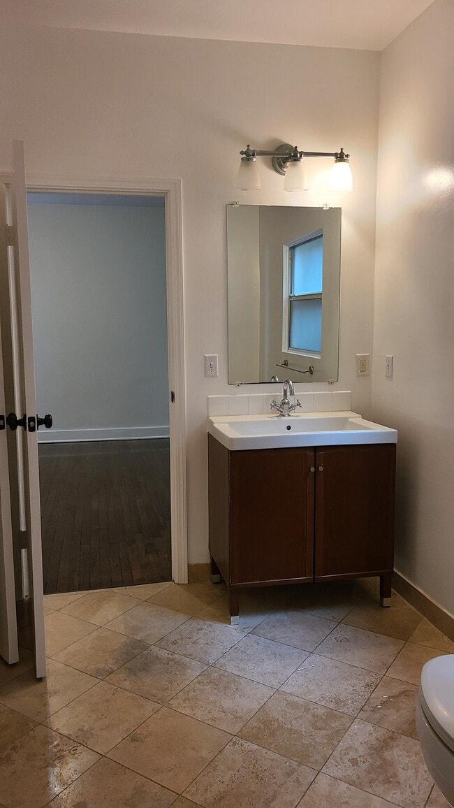 Building Photo - 1848 S Highland Ave