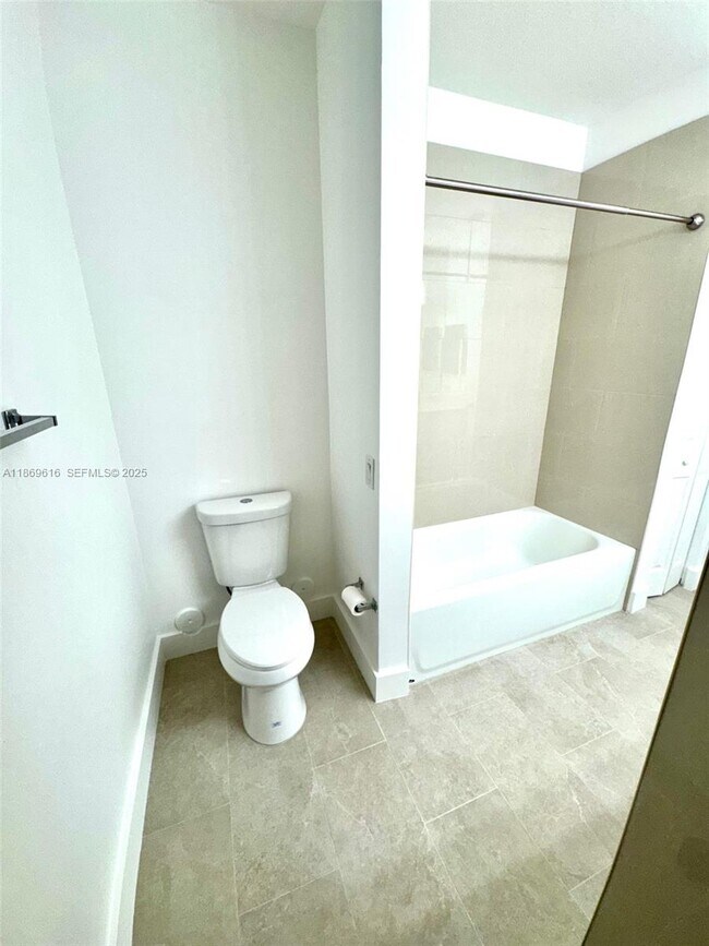 Building Photo - 4402 SW 160th Ave