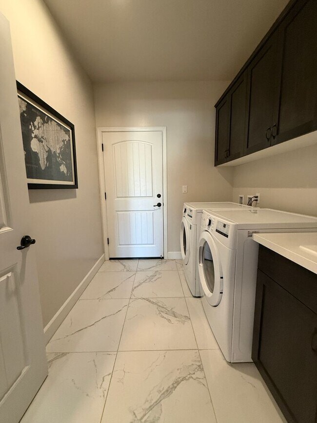 Building Photo - Newer Single Story Model Home Located In The Meadows at Rice Ranch with Three Car Garage