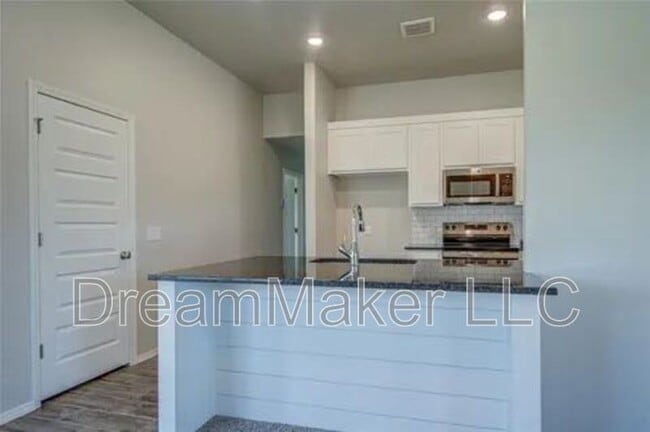 Building Photo - 2401 28th Ter