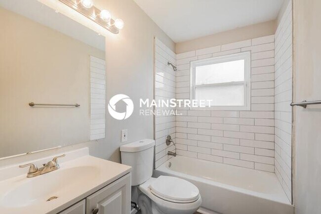 Building Photo - 3 Bedroom Pet-Friendly Home in St. Louis, MO with Main Street Renewal