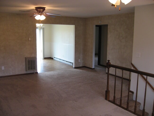 Building Photo - 712 Erin Place