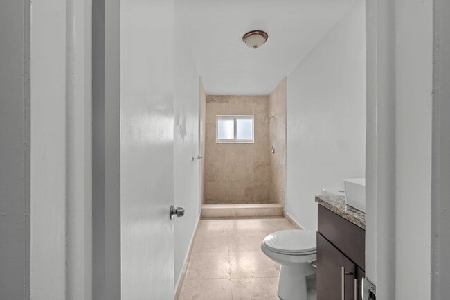 Building Photo - 2133 NE 56th Ct