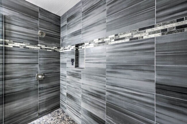 Building Photo - First-Floor 3BR/2BA Gated Condo with Resor...