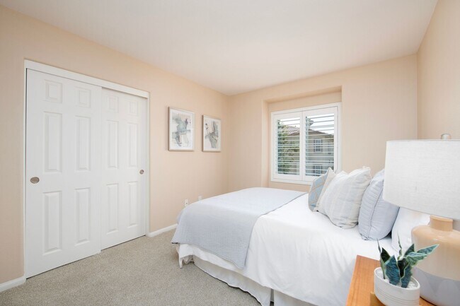 Building Photo - 1322 Isabella Way