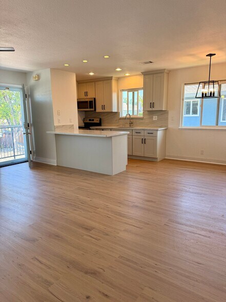 Building Photo - 1265 Bouret Dr