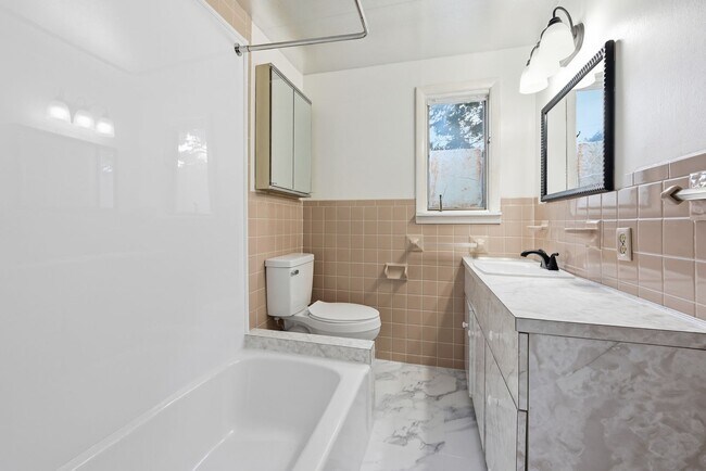 Building Photo - 1403 Uelen Ct