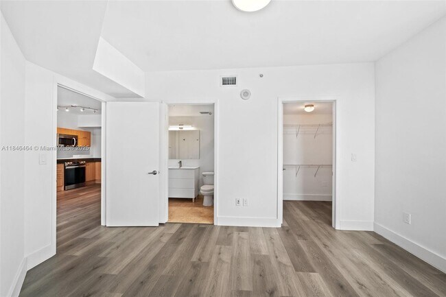 Building Photo - 350 S Miami Ave