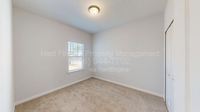 Building Photo - 215 Pine Bluff Dr