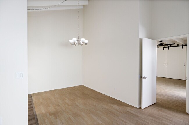 Building Photo - 1916 Clark Ln