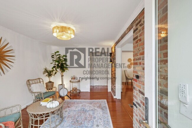 Building Photo - 5025 Hillsboro Pike