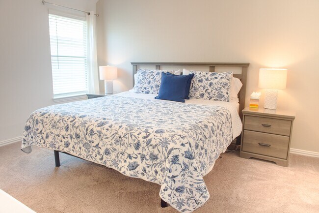 Building Photo - 246 Crest Sights Dr