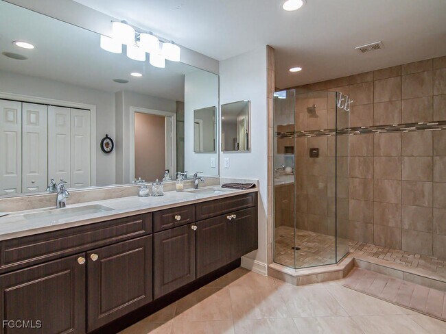 Building Photo - 945 Carrick Bend Cir