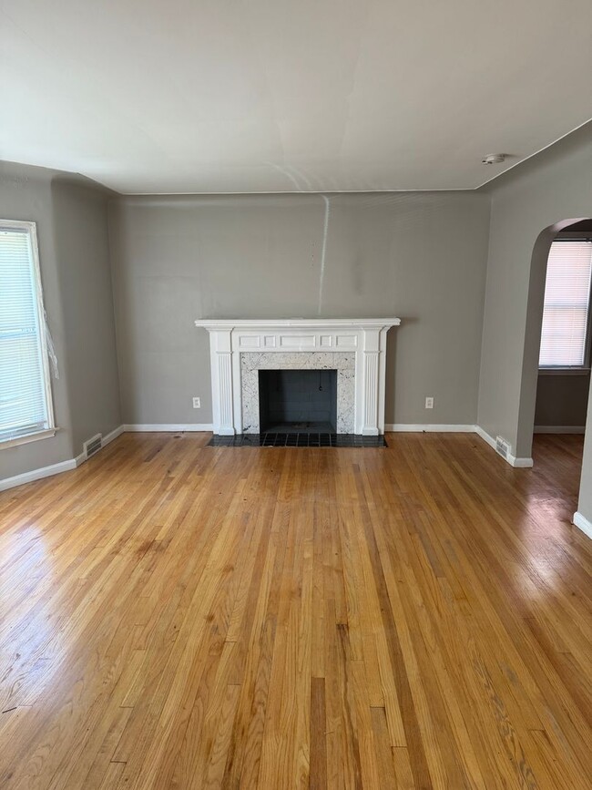 Building Photo - COMING SOON! 3-Bedroom Brick Colonial in Greenwich