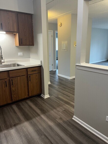 Building Photo - 15 E Maple St