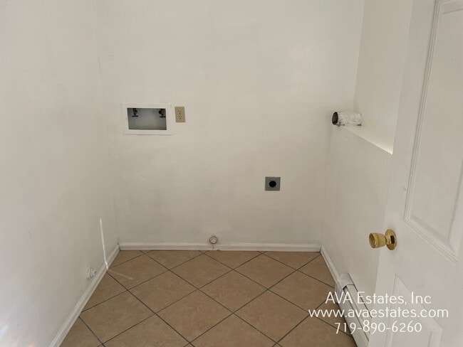 Building Photo - 1324 Anita St