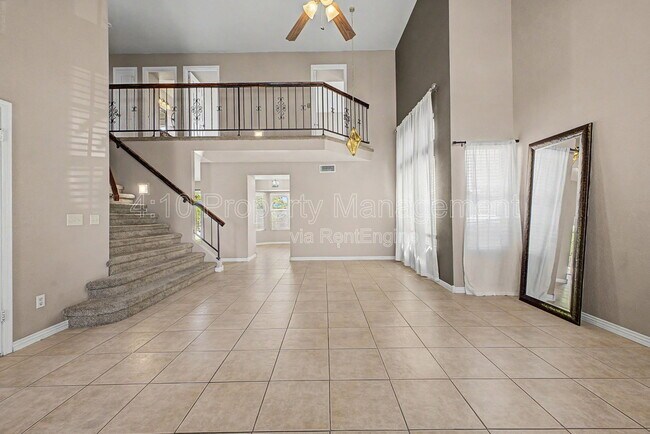 Building Photo - 3236 E Hiddenview Dr