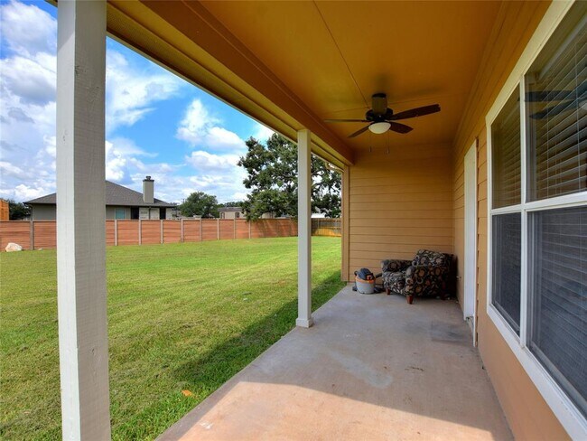 Building Photo - 901 Elmwood Dr