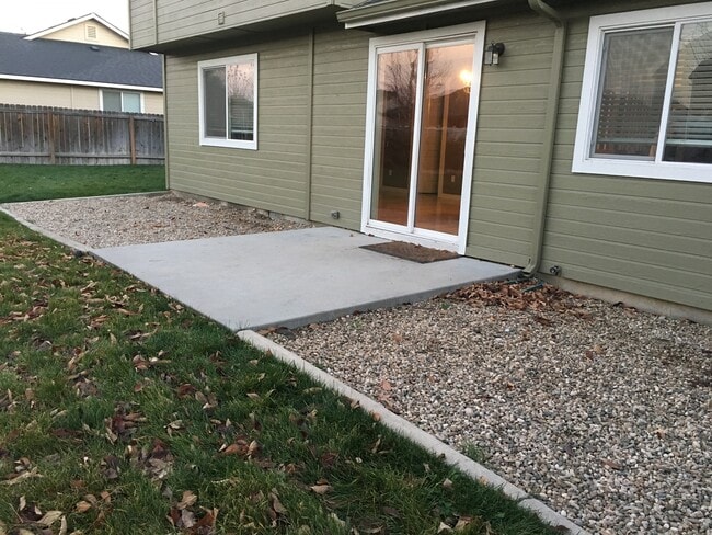 Building Photo - Perfect 4 bed 2.5 ba home in the desirable...