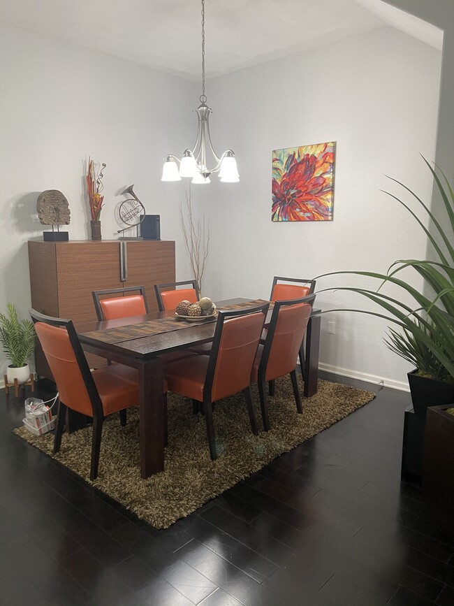 Dining area - 124 N California St