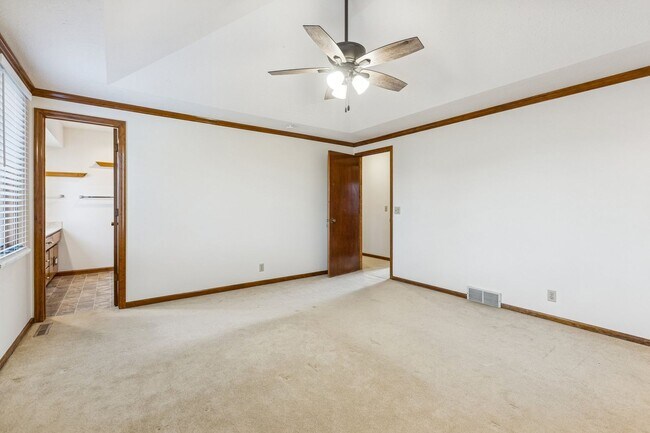 Building Photo - Spacious Northwest Omaha 3-Bedroom!!