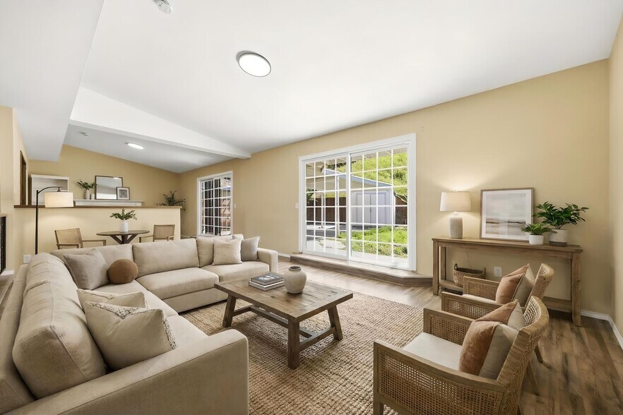 Building Photo - 2958 Rosette Ave