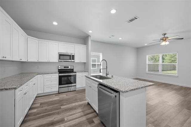 Building Photo - 422 N Elliott Ave