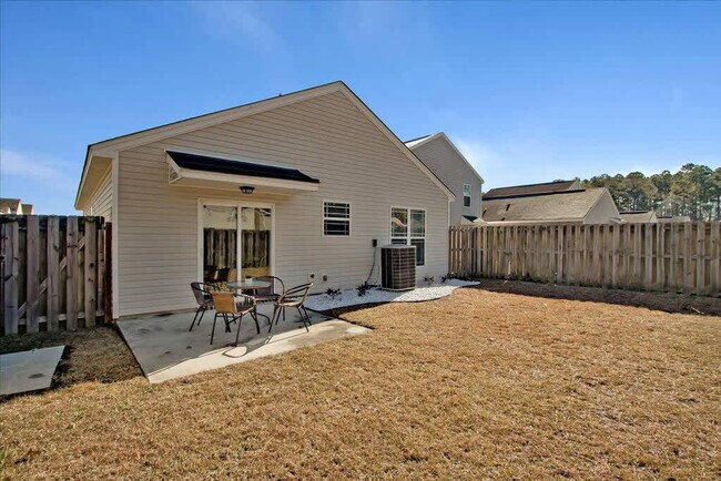 Building Photo - 11 Summer Lake Way