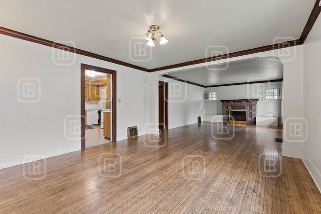 Building Photo - 808 E Mission Ave