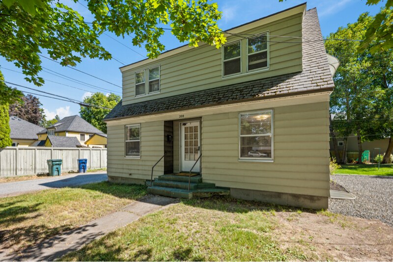 Building Photo - 208 N 8th St