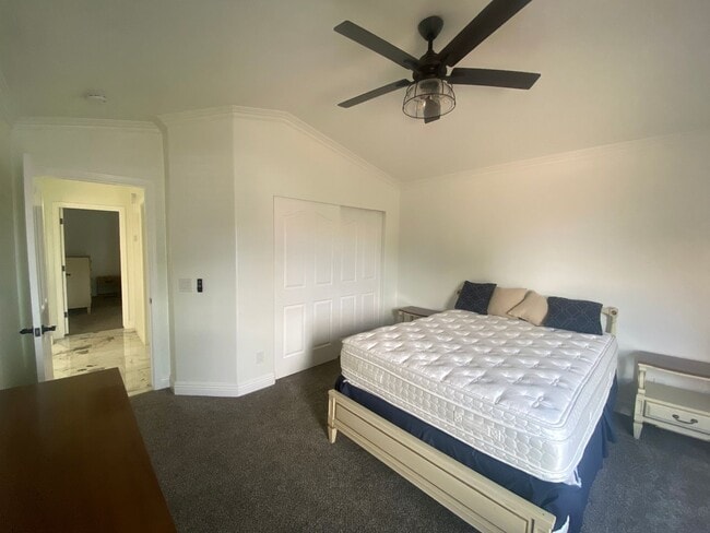 Building Photo - Fully Furnished 3 Bedroom Rental on the Go...