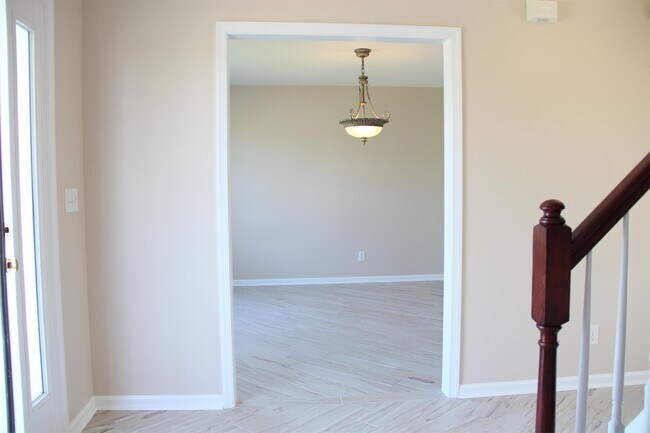 Building Photo - 107 Enchanted Way