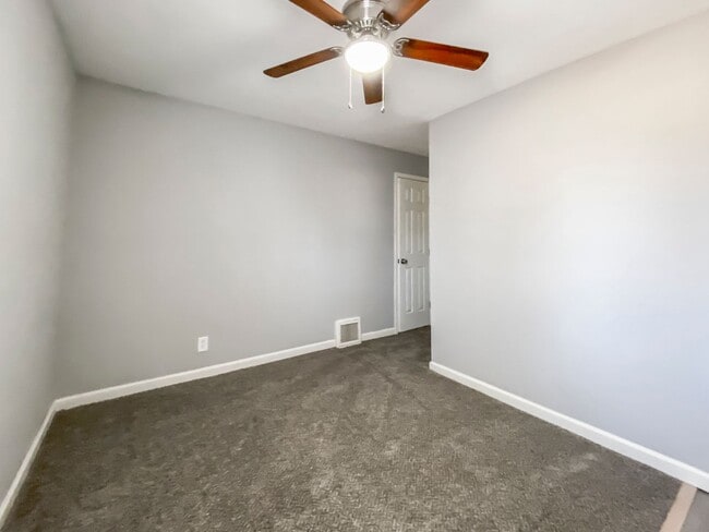 Building Photo - 11426 Applewood Dr