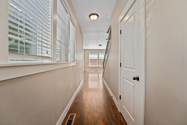 Building Photo - Close proximity to Old Mill District and downtown