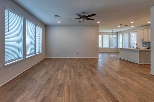 Building Photo - 125 Rangel Dr