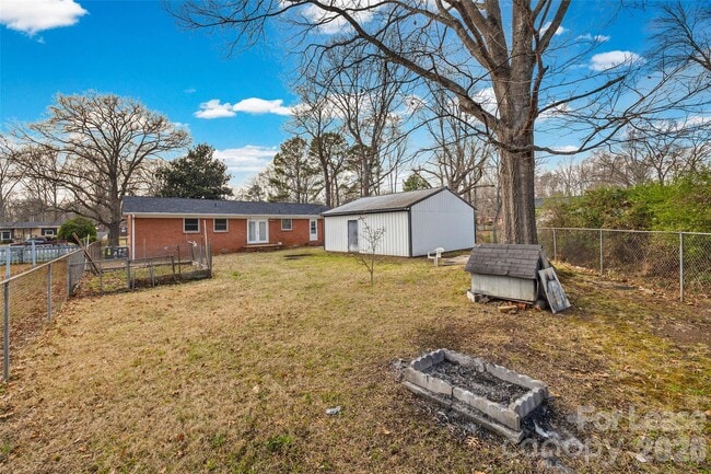 Building Photo - 1037 Stoneybrook Ln