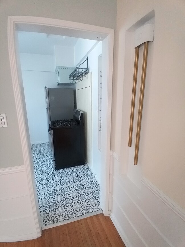 VIEW TO KITCHEN - 442 S Palm Dr