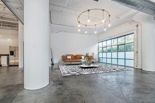 Building Photo - 530 Molino St